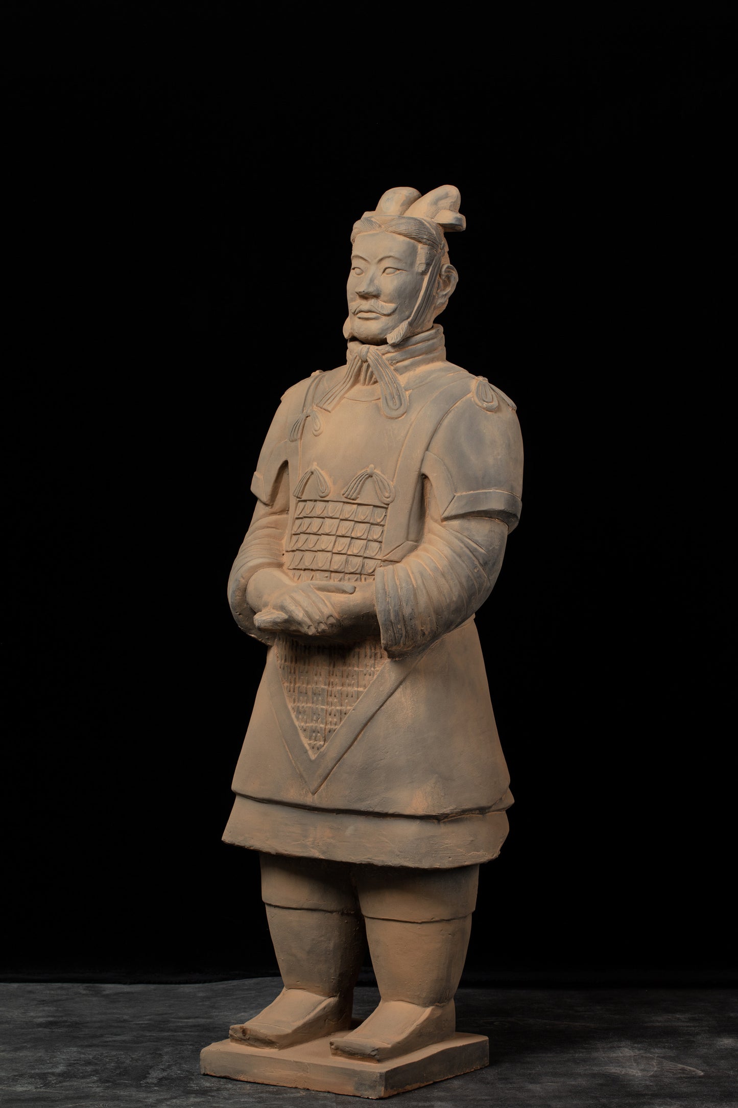 1.2M General - CLAYARMY-Strategic Command Pose: Side profile of the 1.2M General, revealing a strategic command pose and intricate craftsmanship that defines the figurine's leadership charisma.