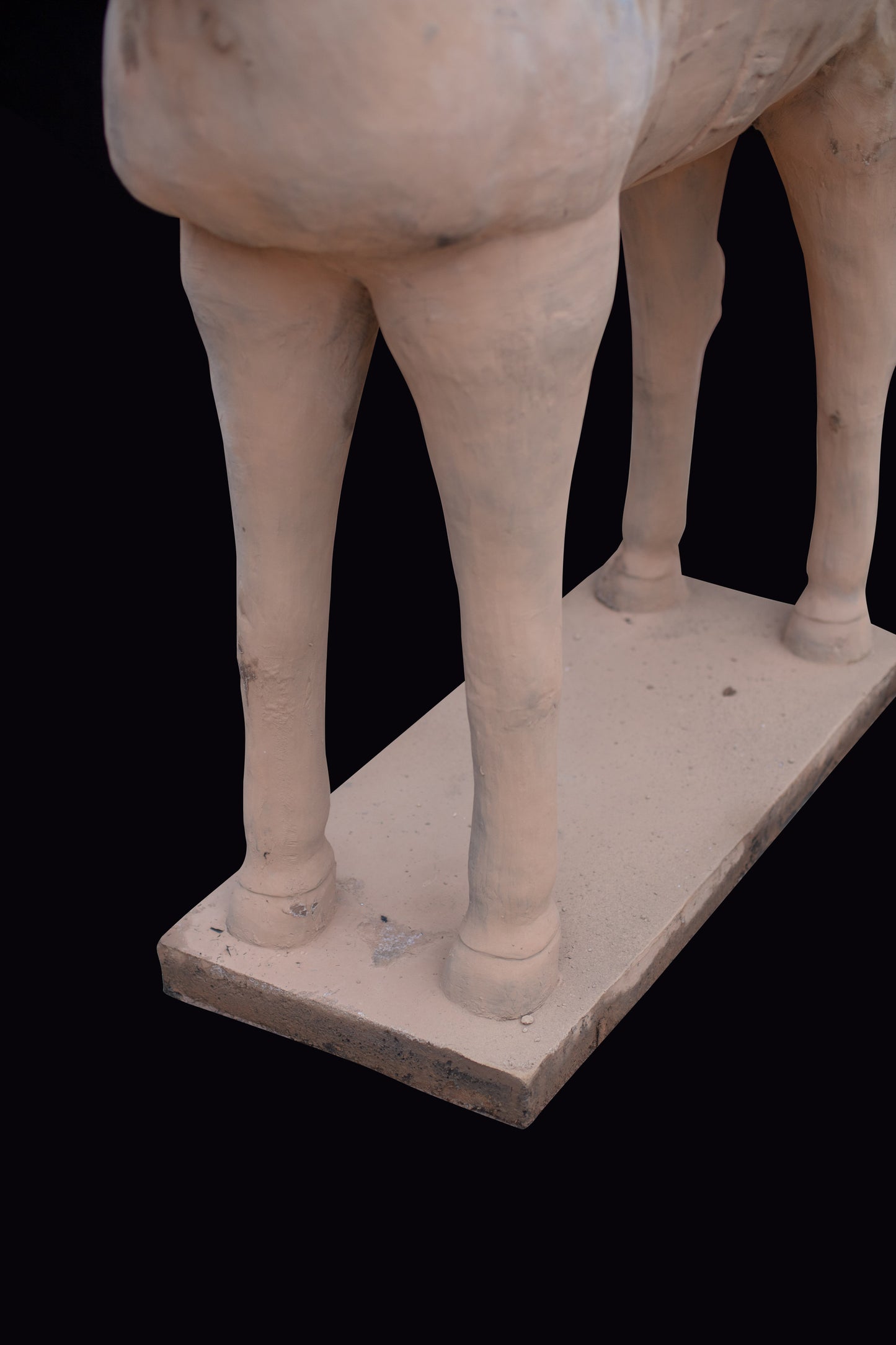 1.8M Horse - CLAYARMY -Close-up of the hooves, showcasing the meticulous craftsmanship of our 1.8M Clayarmy Terracotta Horse.