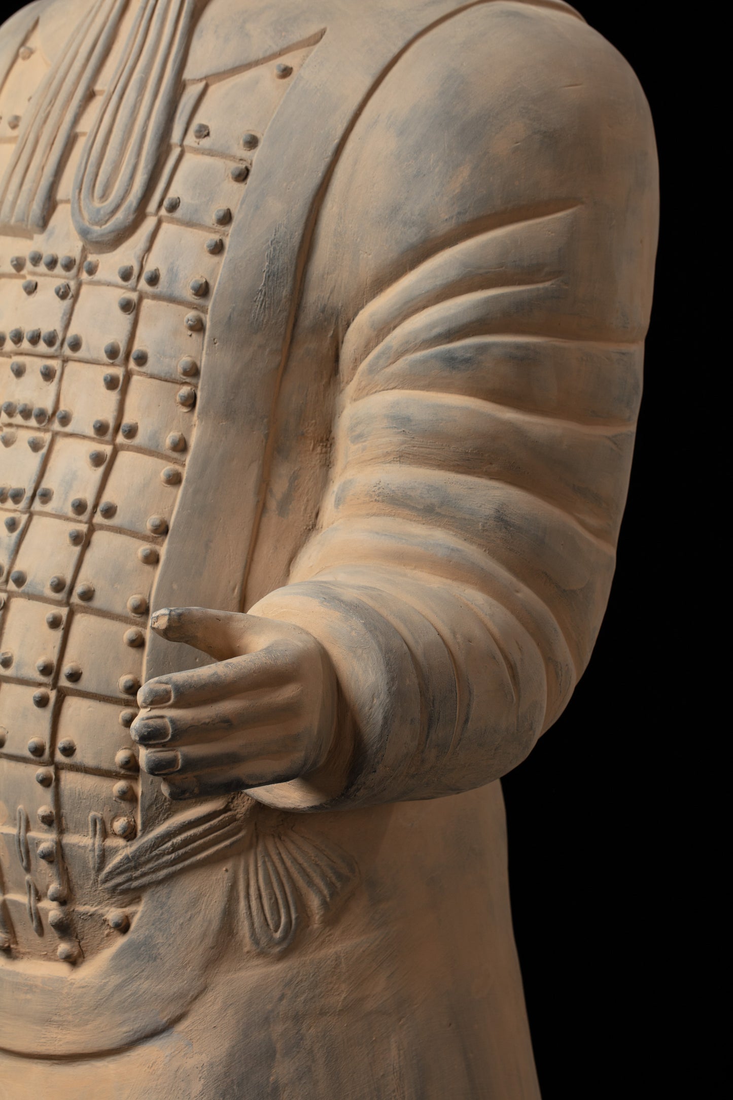 1.8M Officier - CLAYARMY-Composite image featuring various angles and details of the 1.8M Clayarmy Officer.