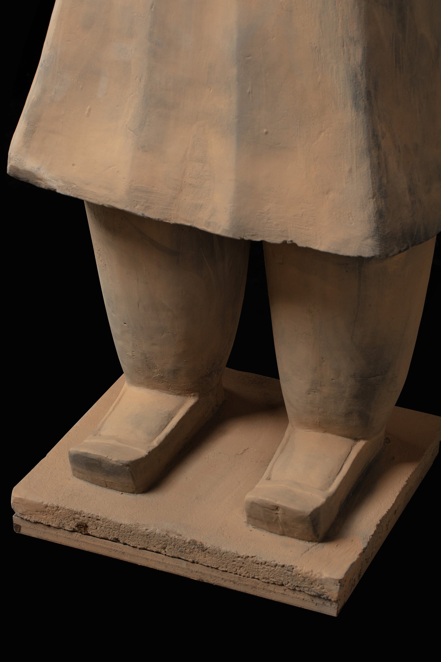 1.8M Officier - CLAYARMY-Detailed shot of the footwear worn by the 1.8M Officer.