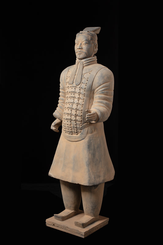 1.8M Officier - CLAYARMY-Side profile showcasing the ornate design and commanding presence of the 1.8M Clayarmy Officer.