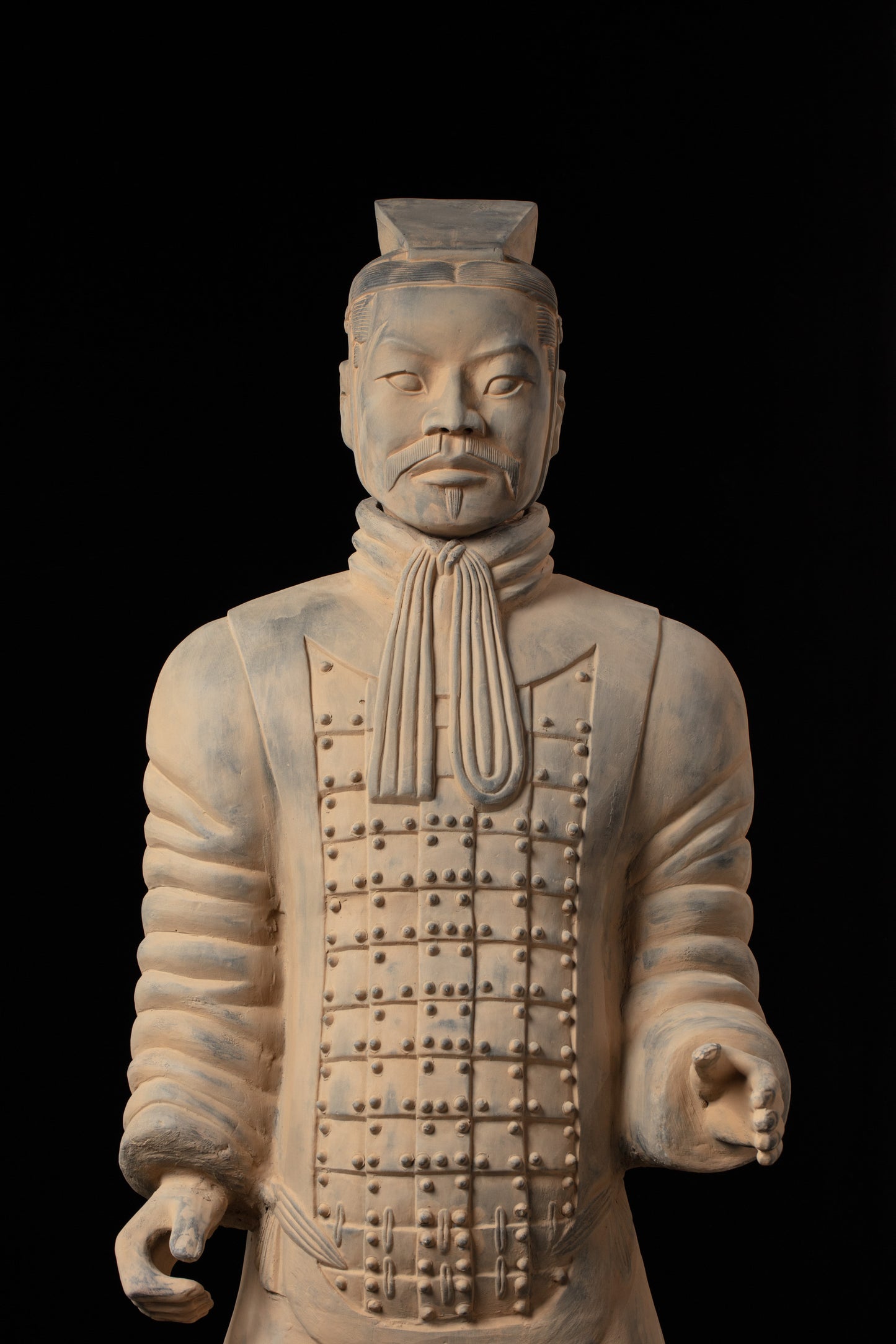 1.8M Officier - CLAYARMY-Close-up of the detailed craftsmanship and painting on the 1.8M Officer's armor and facial features.