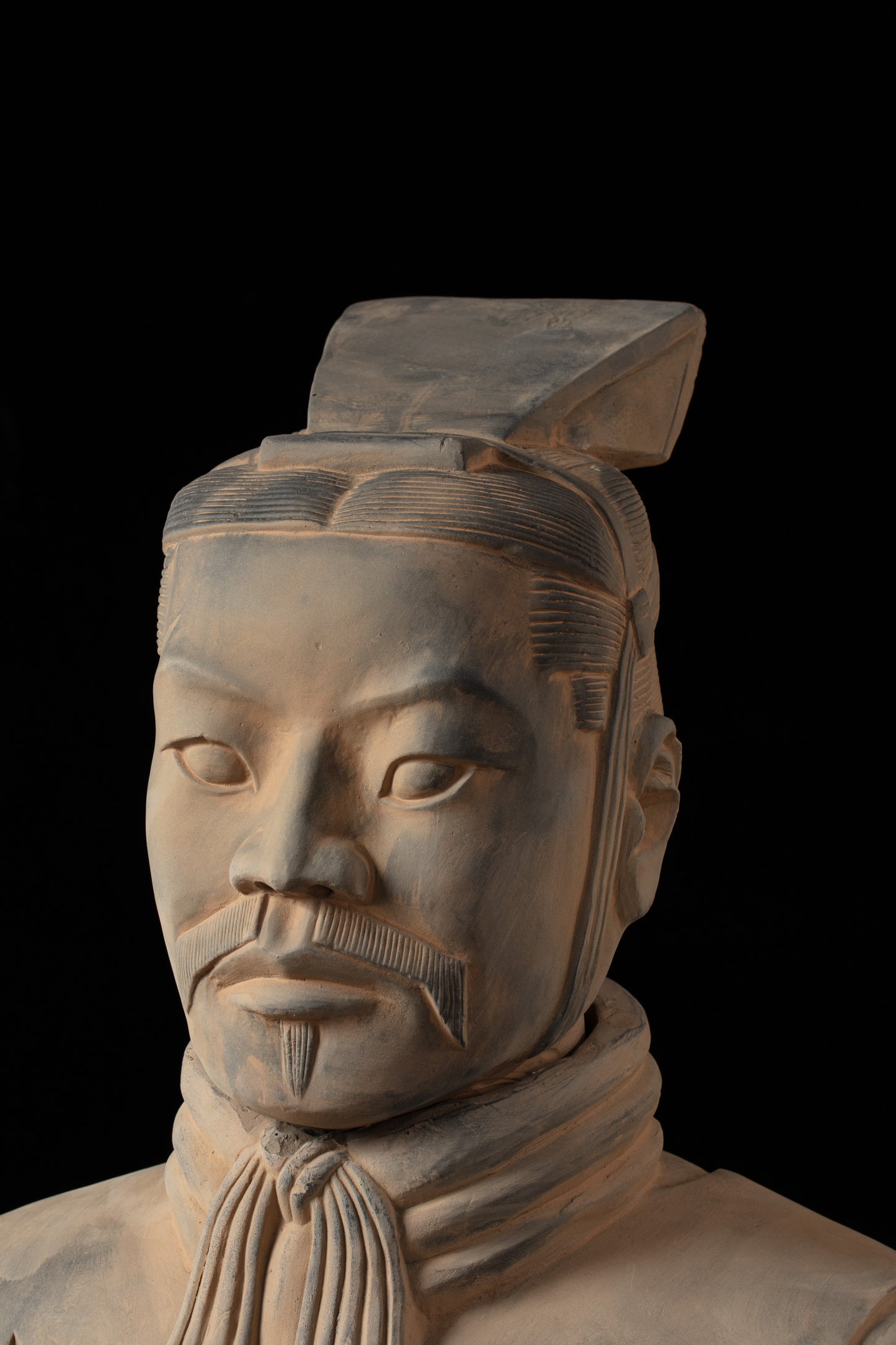 1.8M Officier - CLAYARMY-Close-up shot capturing the facial expression and meticulous craftsmanship of the 1.8M Officer.