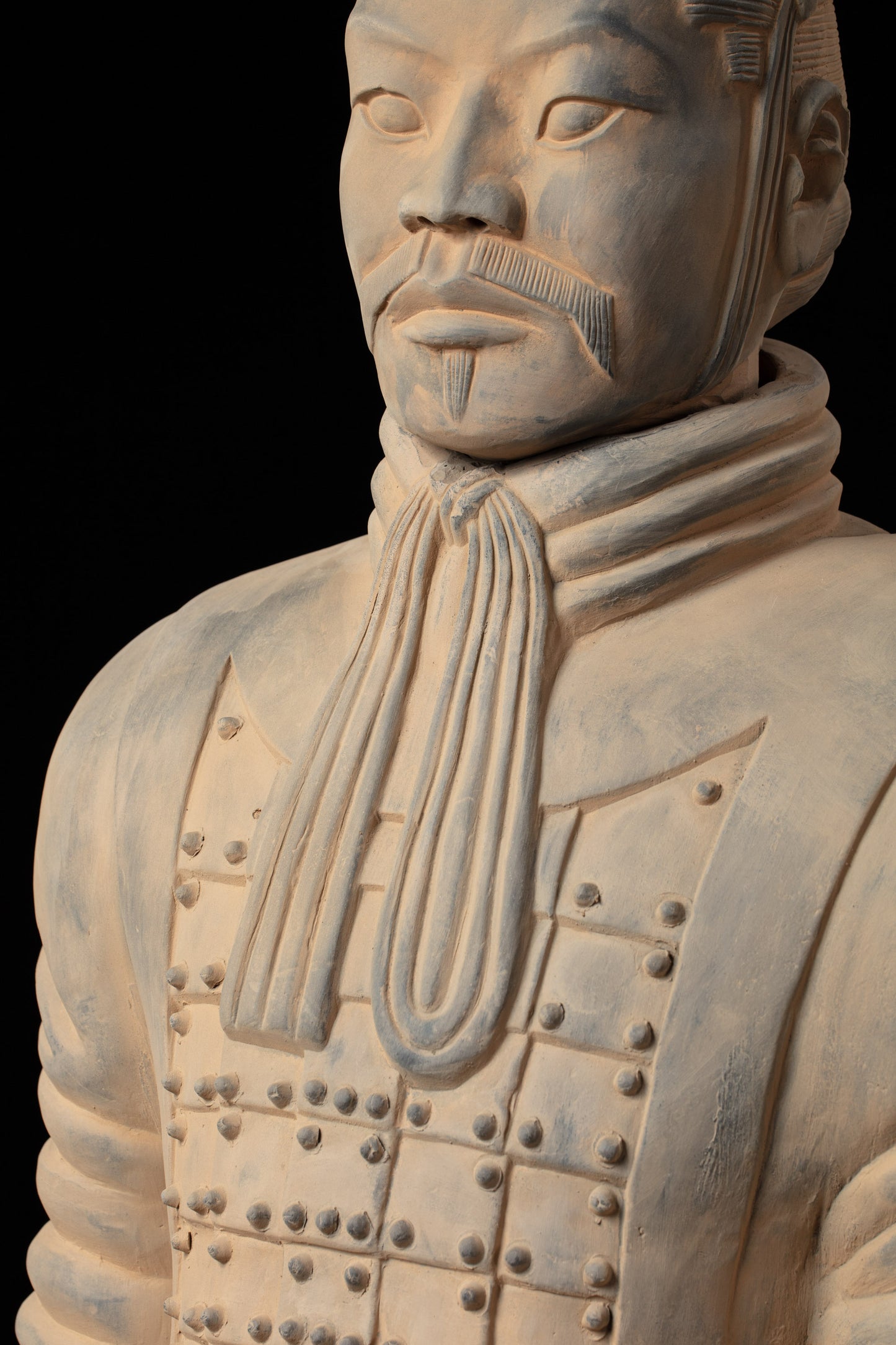 1.8M Officier - CLAYARMY-Exquisite patterns and designs painted on the armor of the 1.8M Clayarmy Officer.