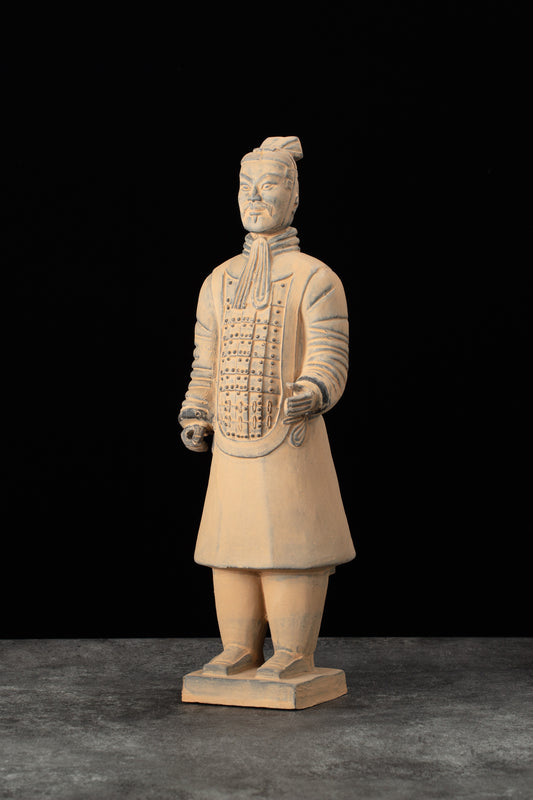 35CM Officier - CLAYARMY-Front view of the 35CM Clayarmy Officer figurine, emphasizing the detailed features and intricate armor.