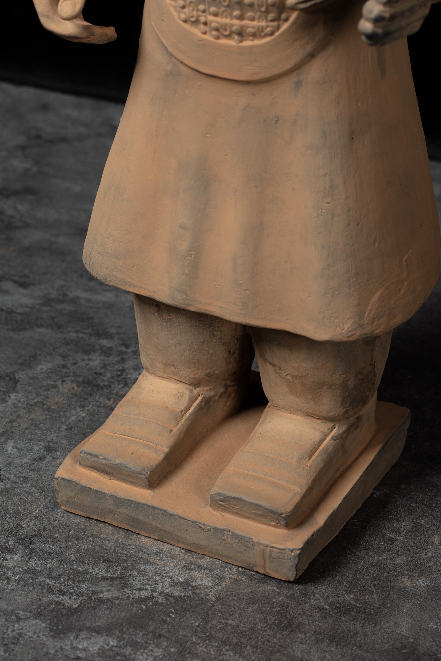 70CM Officier - CLAYARMY-Detailed shot of the footwear worn by the 70CM Officer.