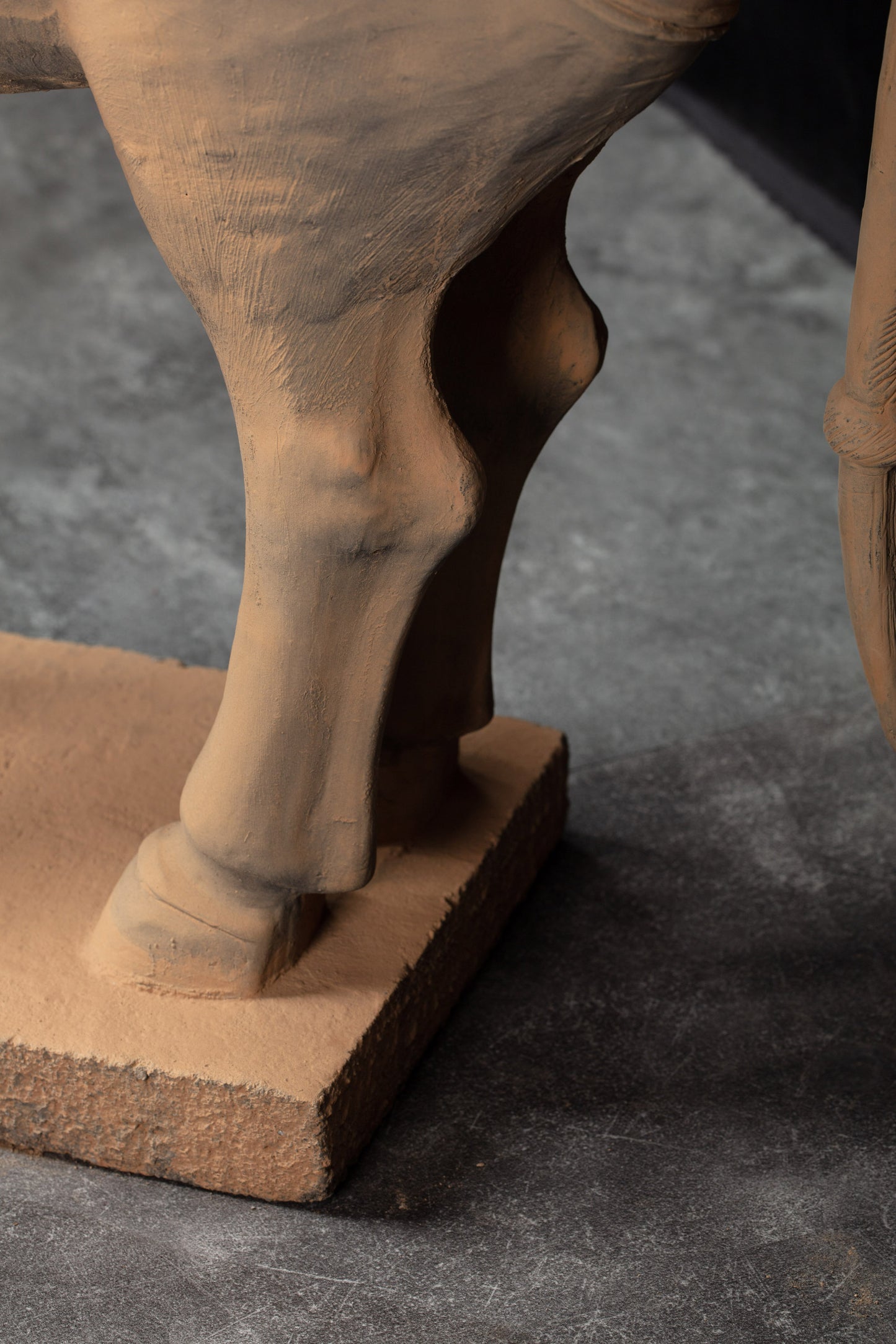 70CM Horse - CLAYARMY -Dynamic view highlighting the vibrant colors and details on the legs of our 70CM Clayarmy Terracotta Horse.