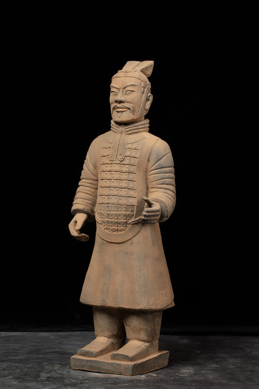 70CM Officier - CLAYARMY-Side profile showcasing the ornate design and commanding presence of the 70CM Clayarmy Officer.