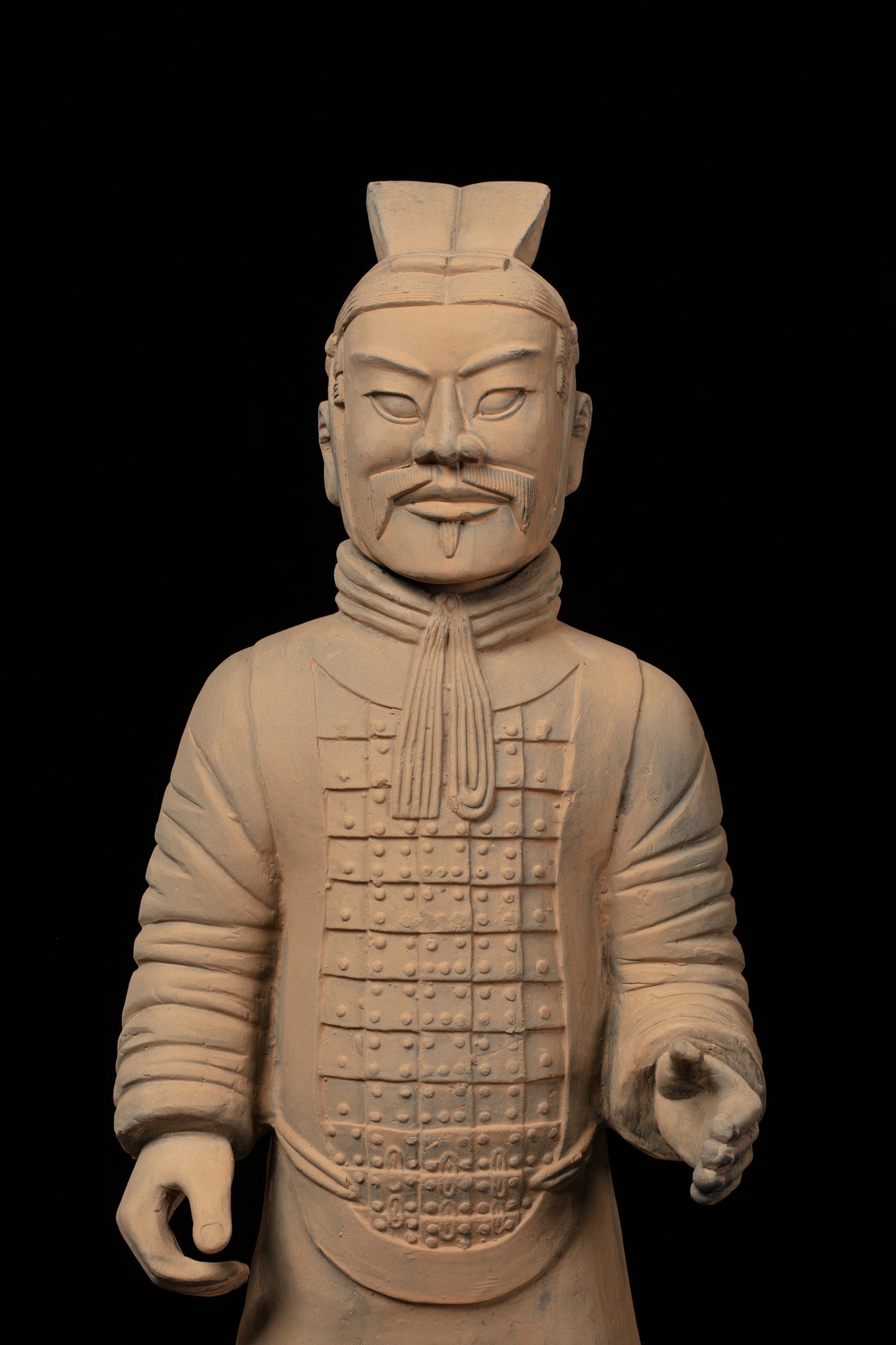 70CM Officier - CLAYARMY-Close-up of the detailed craftsmanship and painting on the 70CM Officer's armor and facial features.