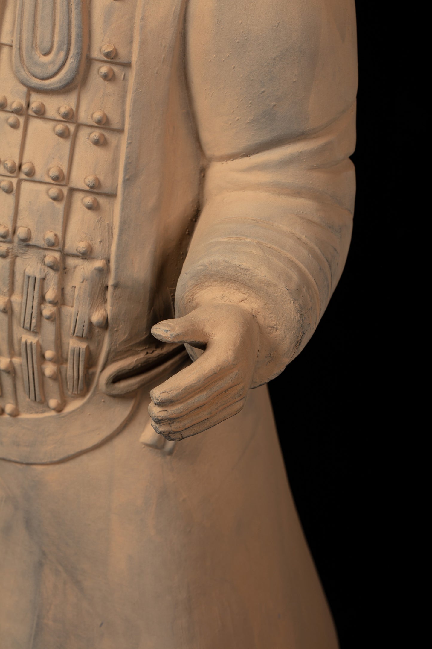 1.2M Officier - CLAYARMY-Artistic shot featuring the unique pose and weaponry of the 1.2M Officer.