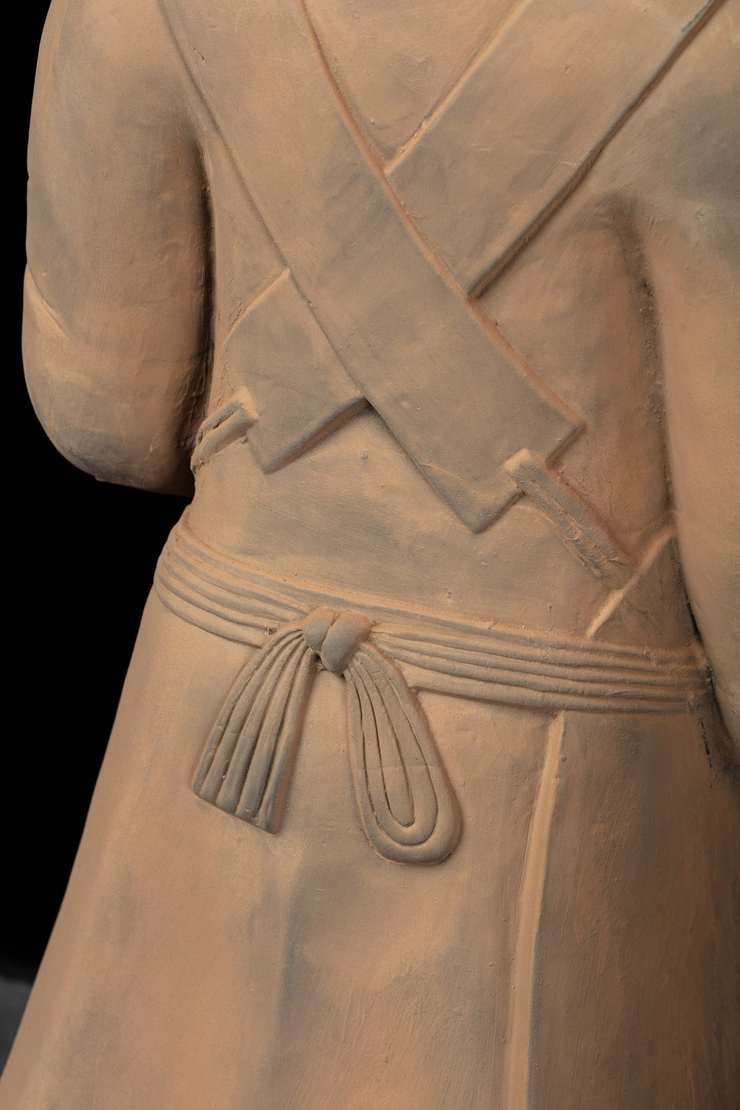1.2M Officier - CLAYARMY-Side angle showcasing the dynamic and detailed features of the 1.2M Clayarmy Officer.