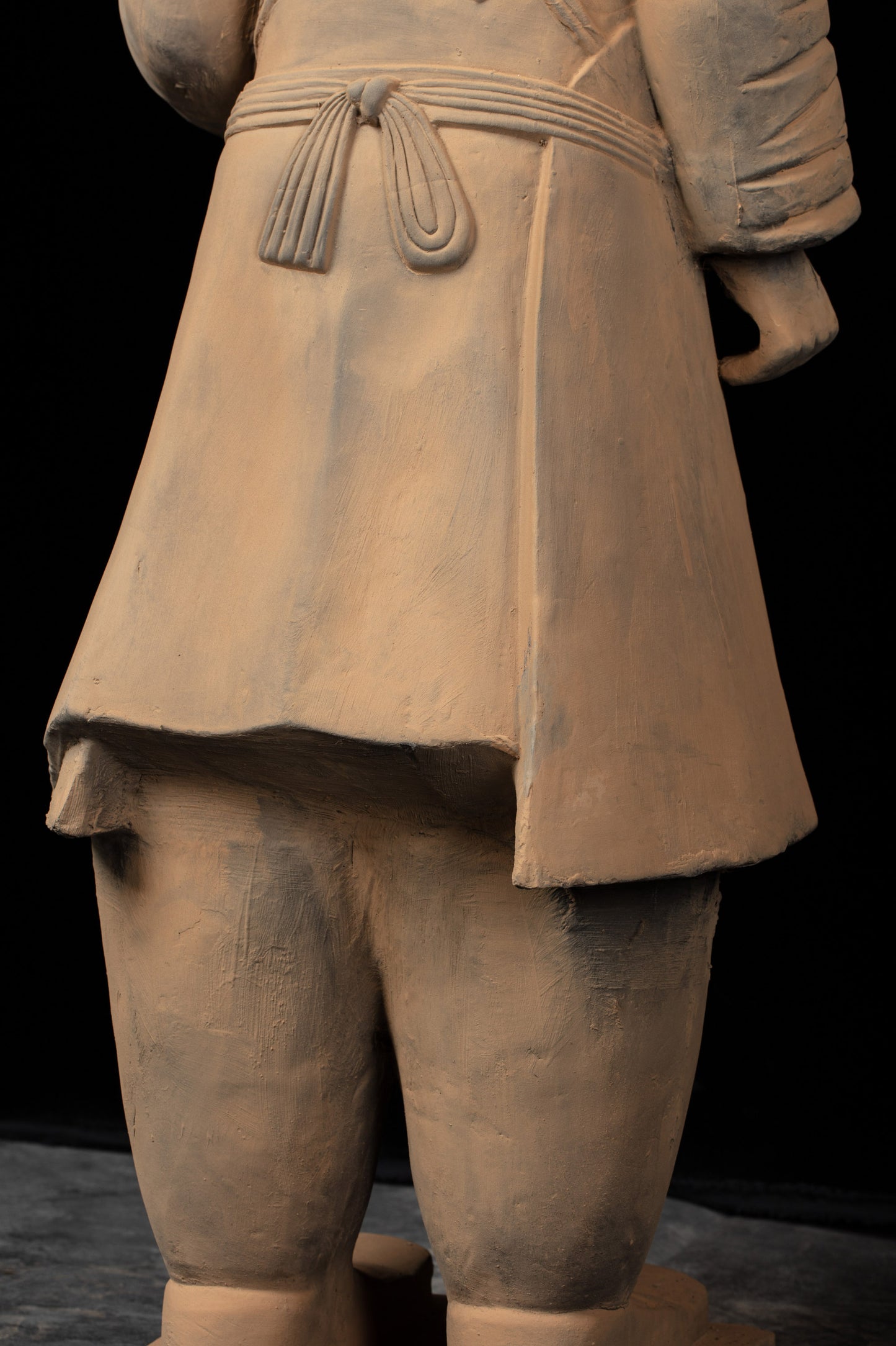 1.2M Officier - CLAYARMY-Detailed shot of the footwear worn by the 1.2M Officer.