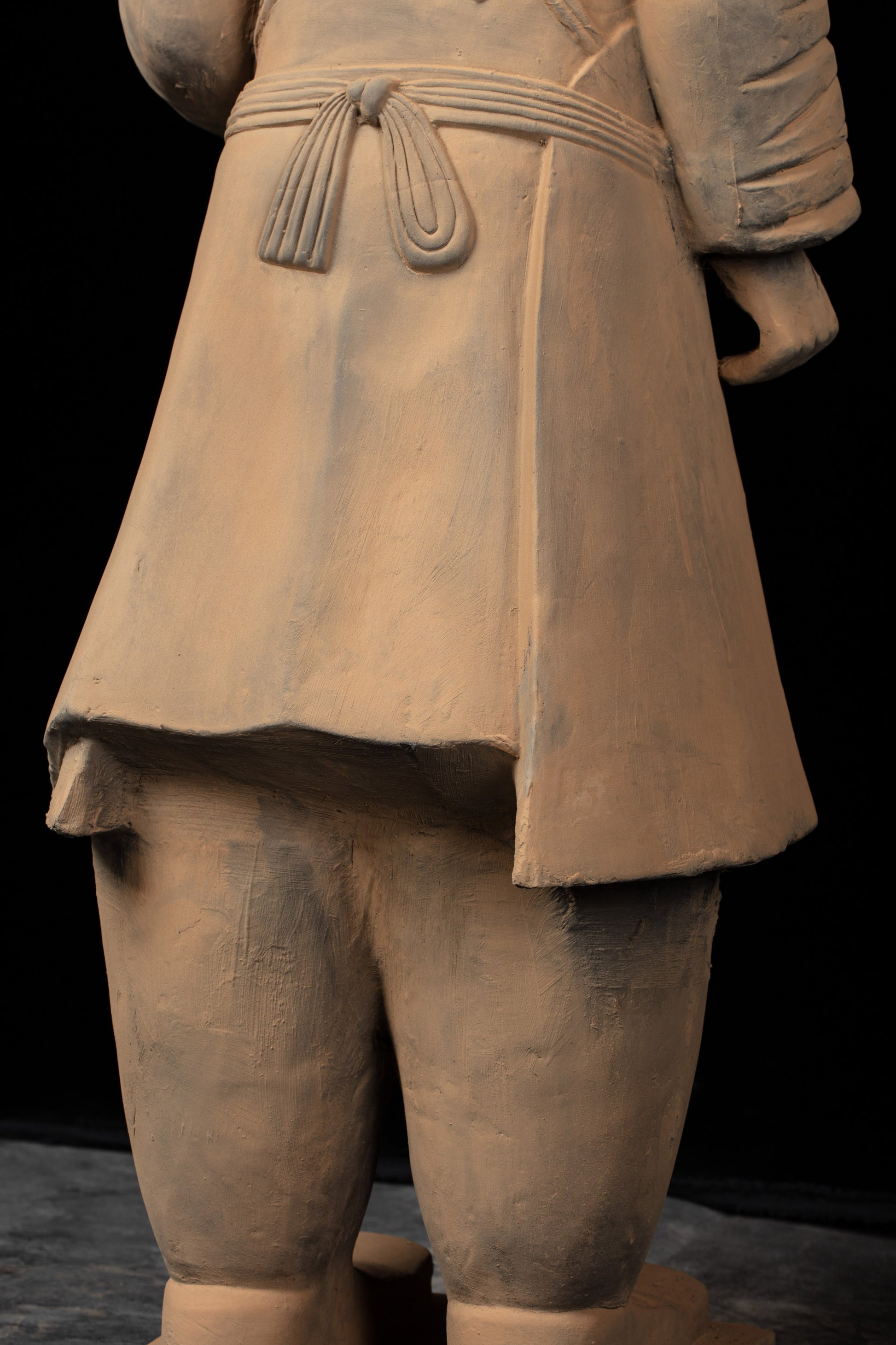 1.2M Officier - CLAYARMY-Detailed shot of the footwear worn by the 1.2M Officer.