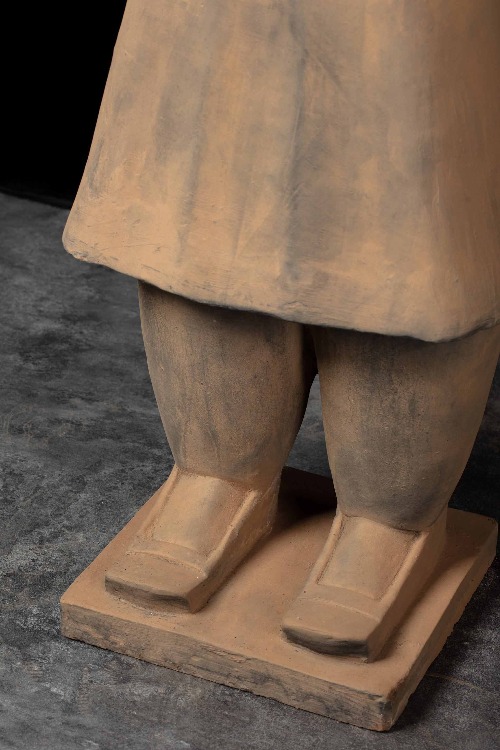 1.2M Officier - CLAYARMY-Detailed shot of the footwear worn by the 1.2M Officer.
