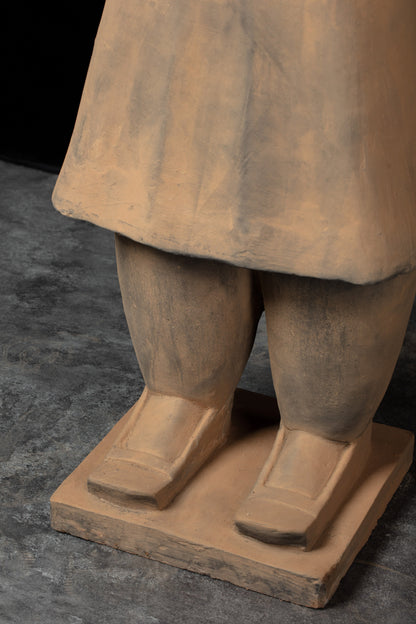 1.2M Officier - CLAYARMY-Detailed shot of the footwear worn by the 1.2M Officer.