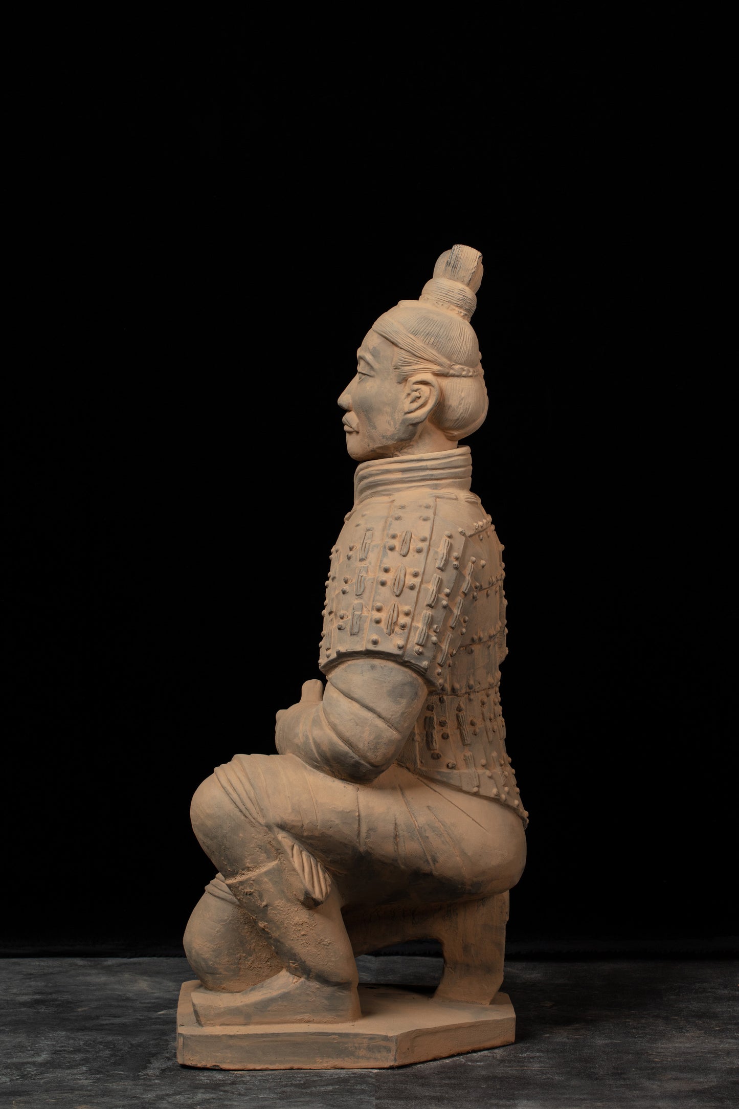 1.2M Kneeling Archer - CLAYARMY-Side profile emphasizing the grandeur and intricate craftsmanship of the 1.2M Kneeling Archer.