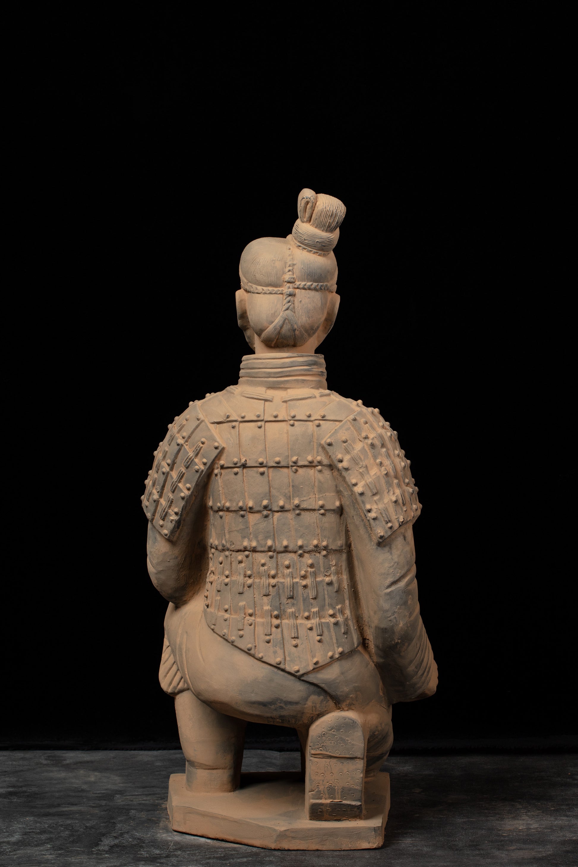 1.2M Kneeling Archer - CLAYARMY-Rear view showcasing the back details and hand-painted elements of the 1.2M Kneeling Archer.
