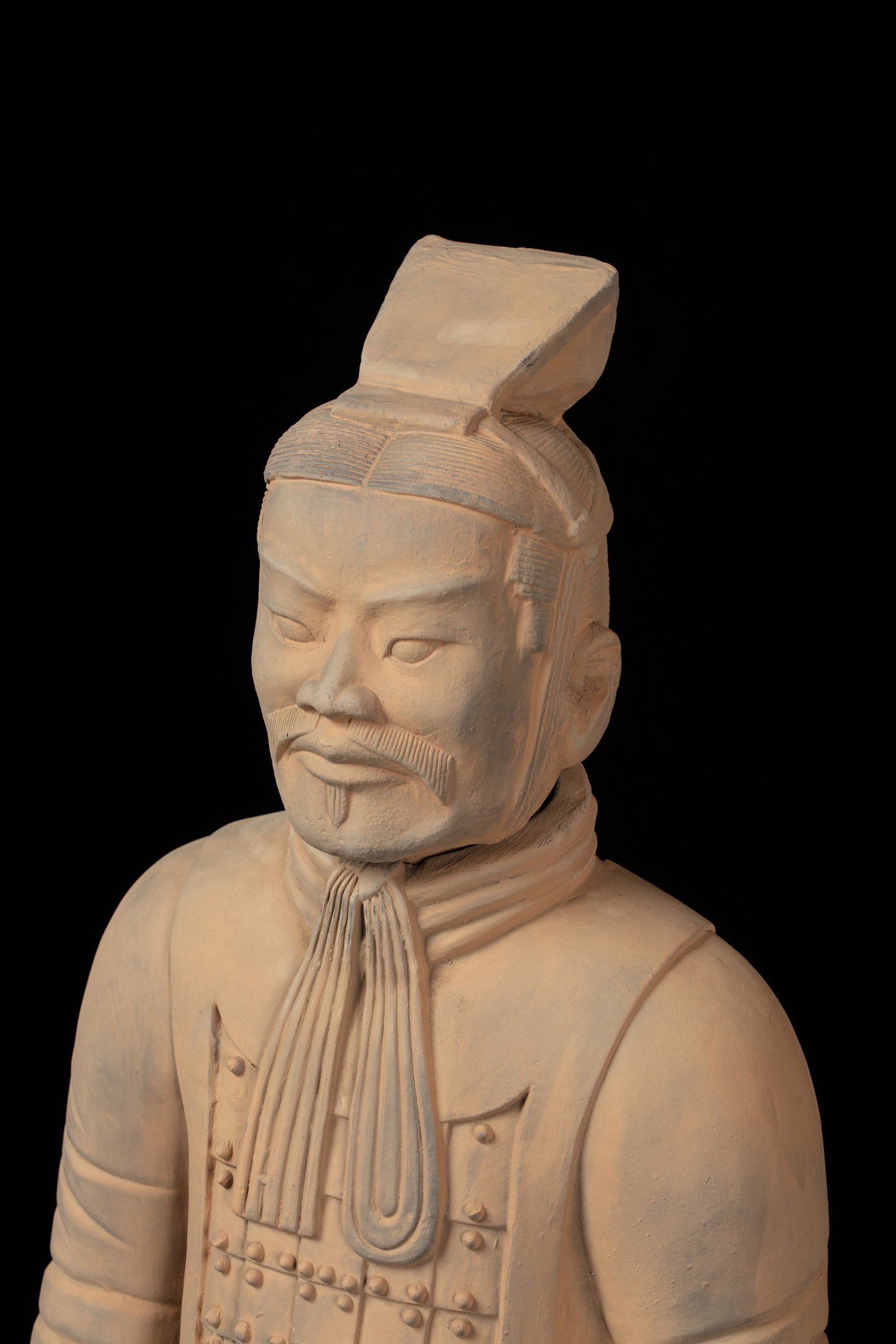 1.2M Officier - CLAYARMY-Close-up of the detailed craftsmanship and painting on the 1.2M Officer's armor and facial features.