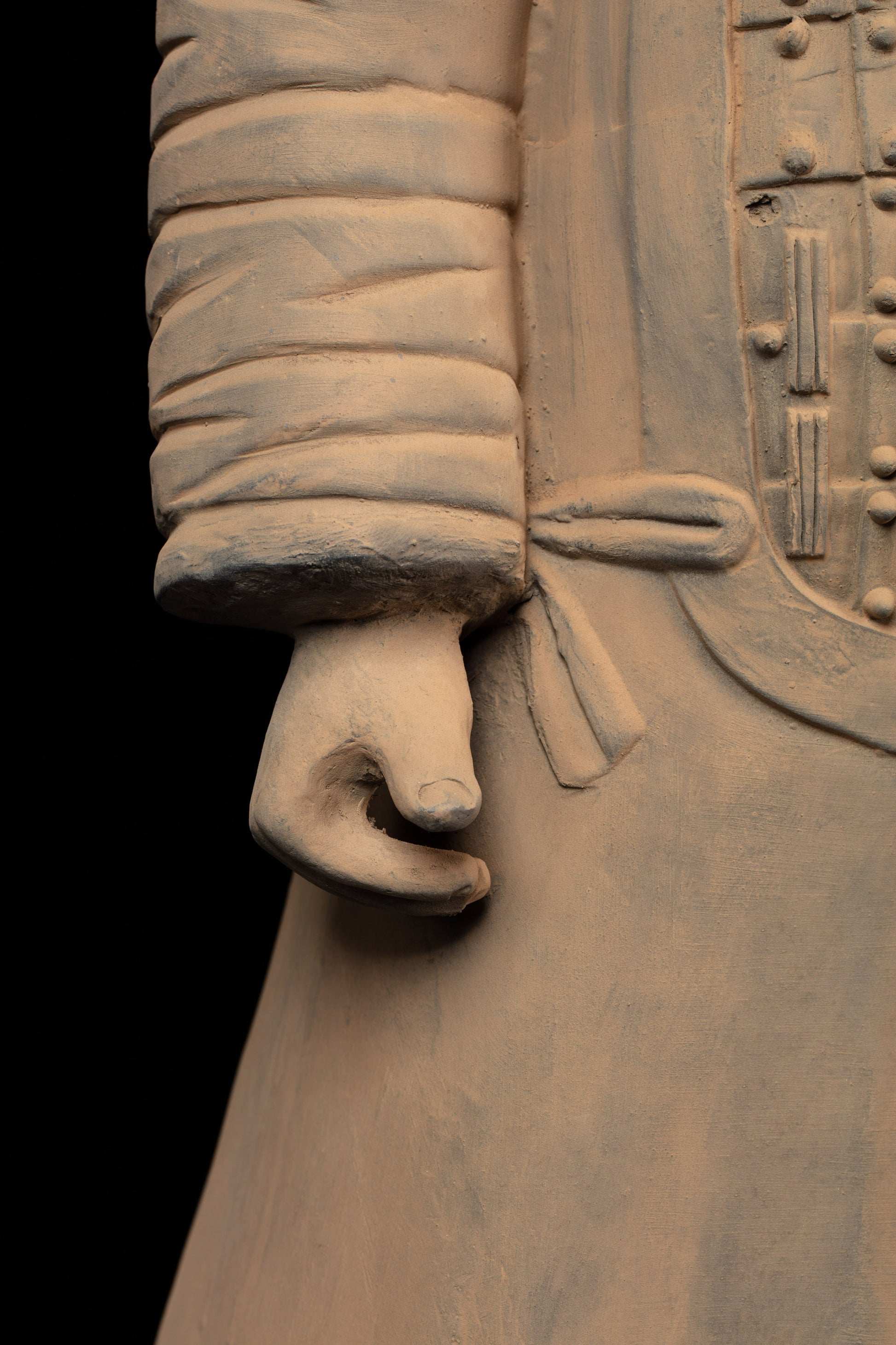 1.2M Officier - CLAYARMY-Vibrant and detailed shot focusing on the attire and weaponry of the 1.2M Clayarmy Officer.