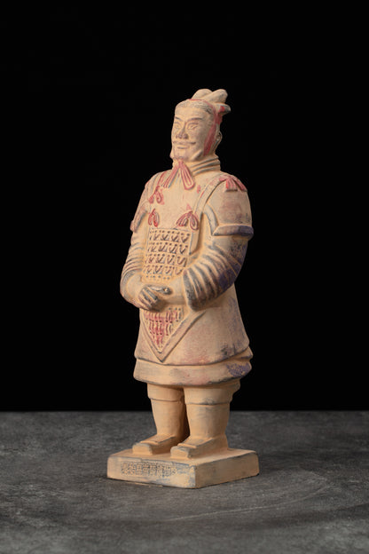 20CM Painted General - CLAYARMY-Colorful Accents: Side profile of the 20CM Painted General, revealing colorful accents in the paintwork, adding a touch of vibrancy to the figurine.