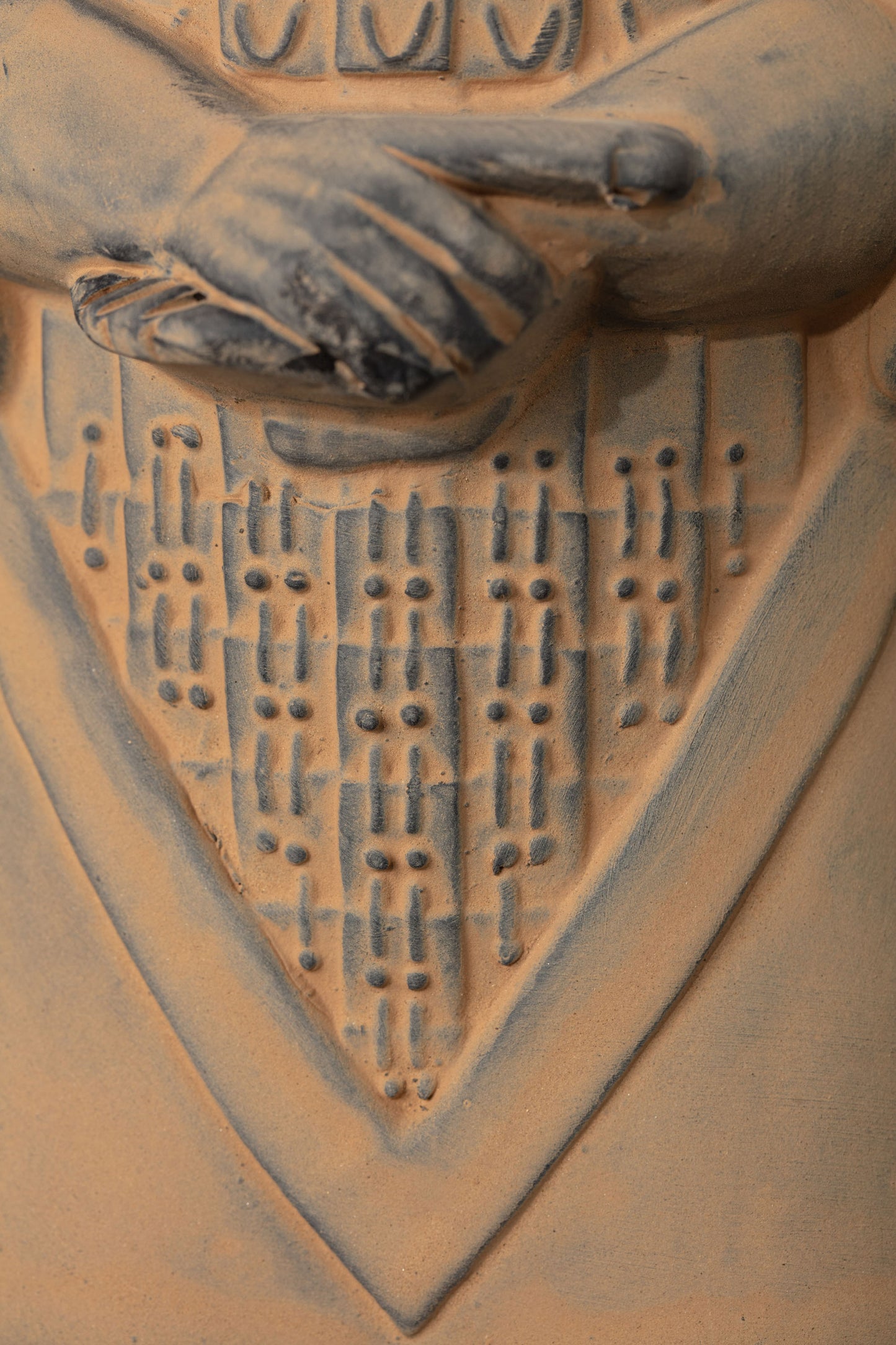 55CM General - CLAYARMY-Elegant Sword Detailing: Close-up of the 55CM General's sword, featuring elegantly sculpted details that enhance the authenticity of the figurine's weaponry.