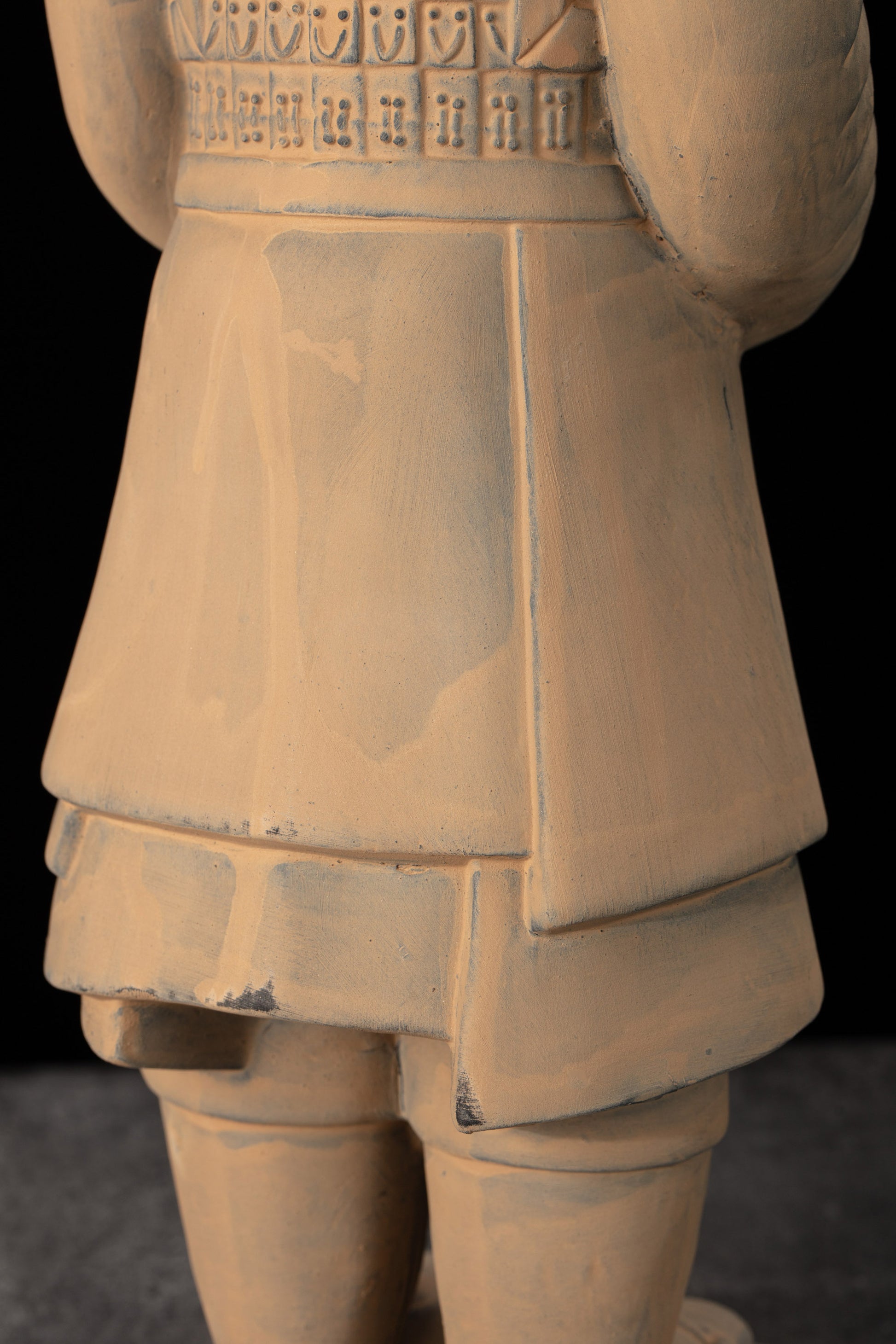 55CM General - CLAYARMY-Dynamic Command Pose: Dynamic view of the 55CM Terracotta Army General, capturing a dynamic command pose that adds movement and energy to the figurine.