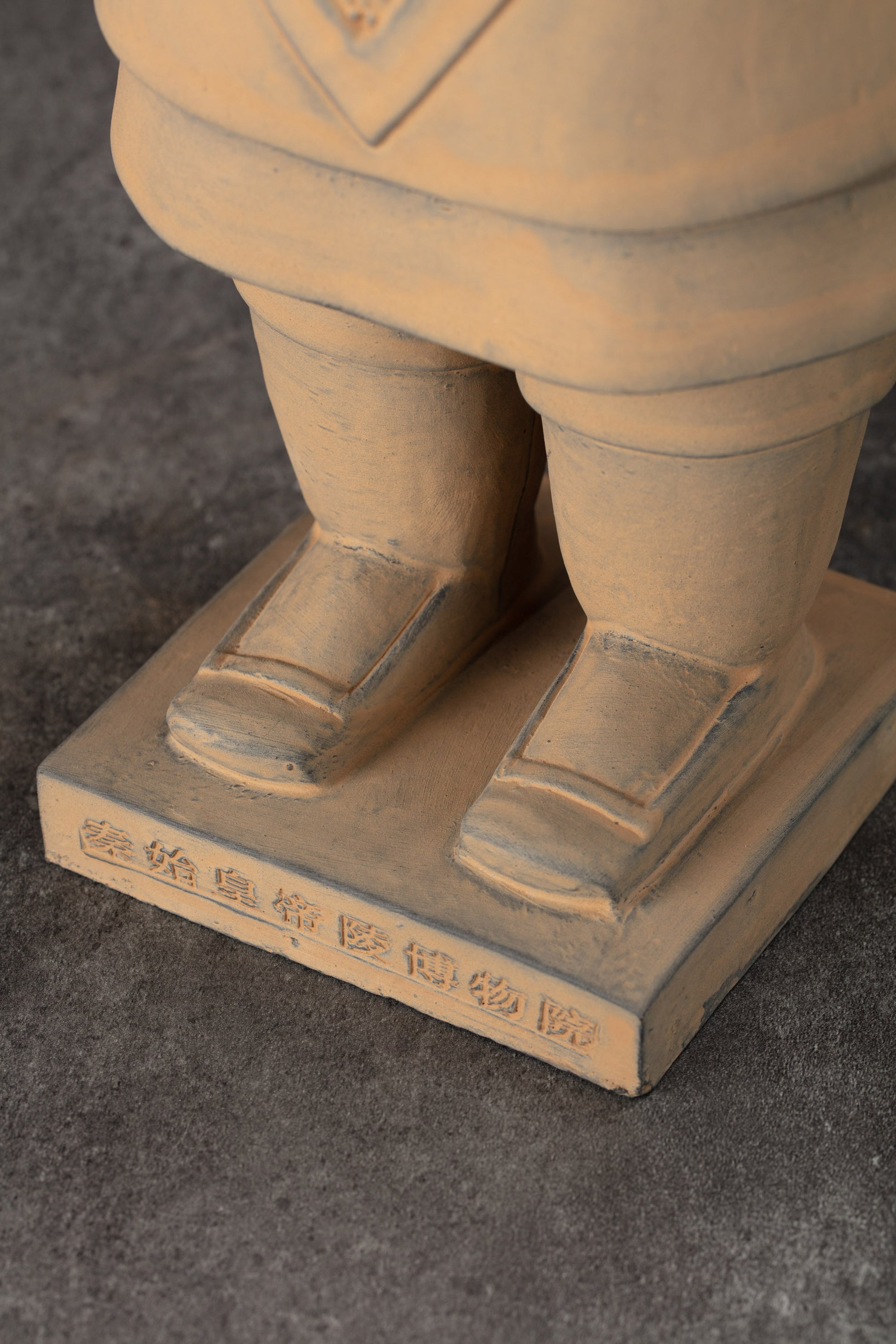 55CM General - CLAYARMY-Elegance in Armor Patterns: Explore the sculpted elegance of the armor patterns on the 55CM General's attire, showcasing intricate detailing inspired by historical designs.