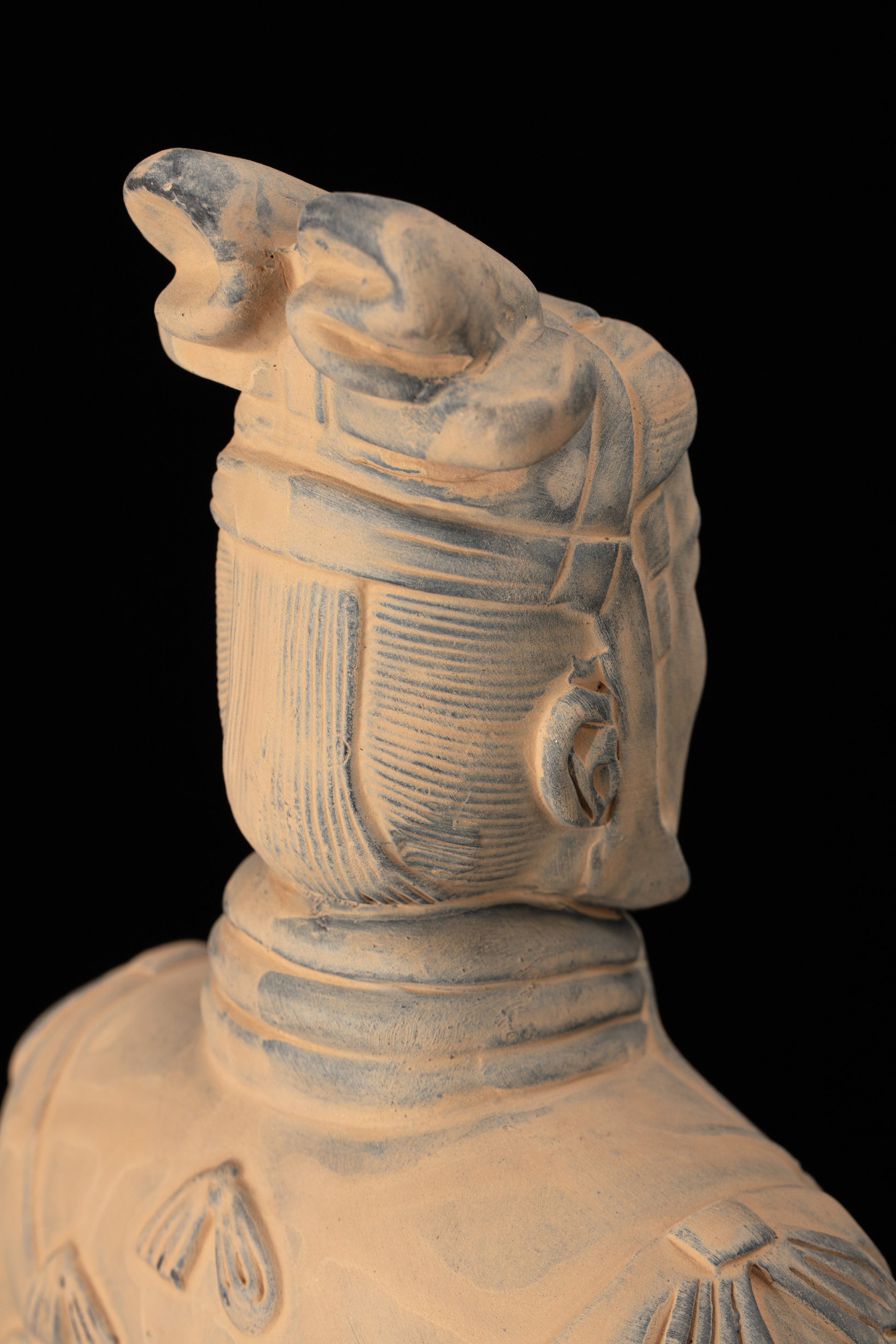 55CM General - CLAYARMY-Powerful Military Posture: Side profile of the 55CM General, showcasing a powerful military posture and intricate detailing in the sculpting of ancient military attire.