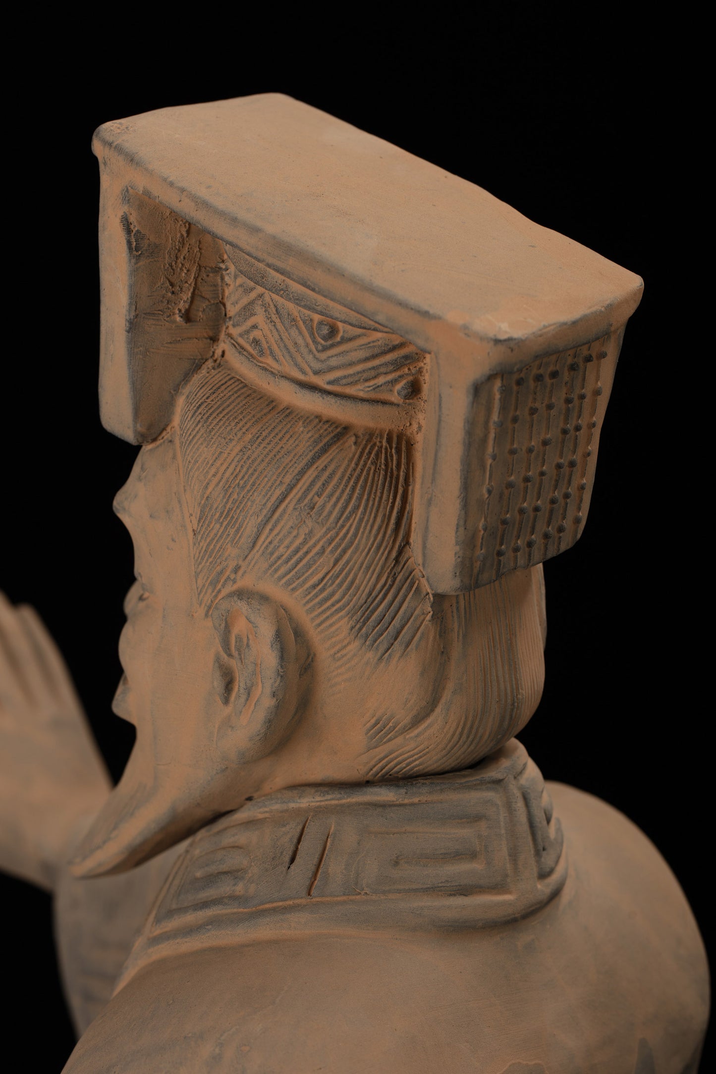 55CM Emperor - CLAYARMY -Close-up detail of the symbolic crown worn by the 55CM Emperor Qin Terracotta Warrior.