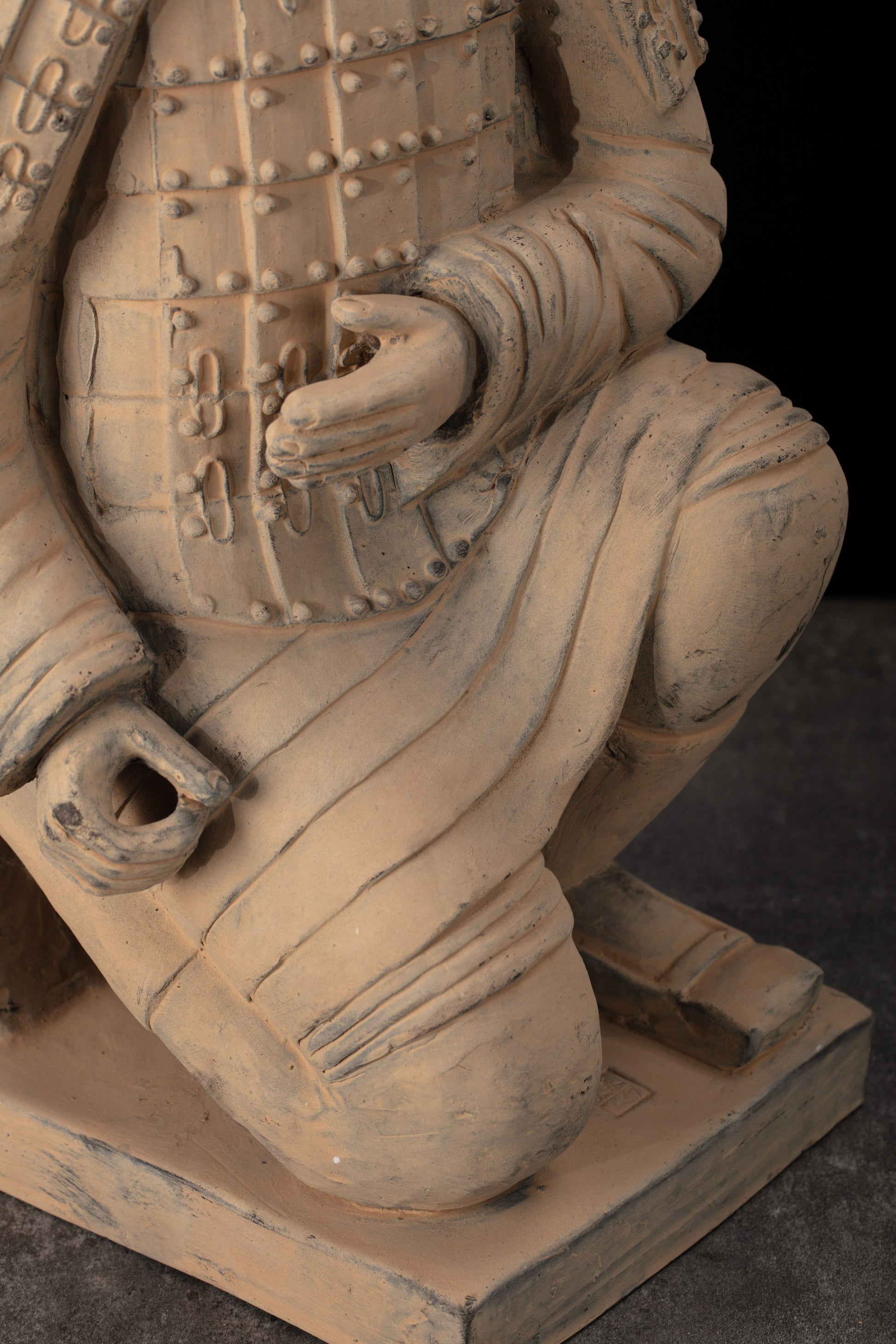 55CM Kneeling Archer - CLAYARMY-Top-down perspective showcasing the intricate details of the bow and arrow on the 55CM Kneeling Archer.