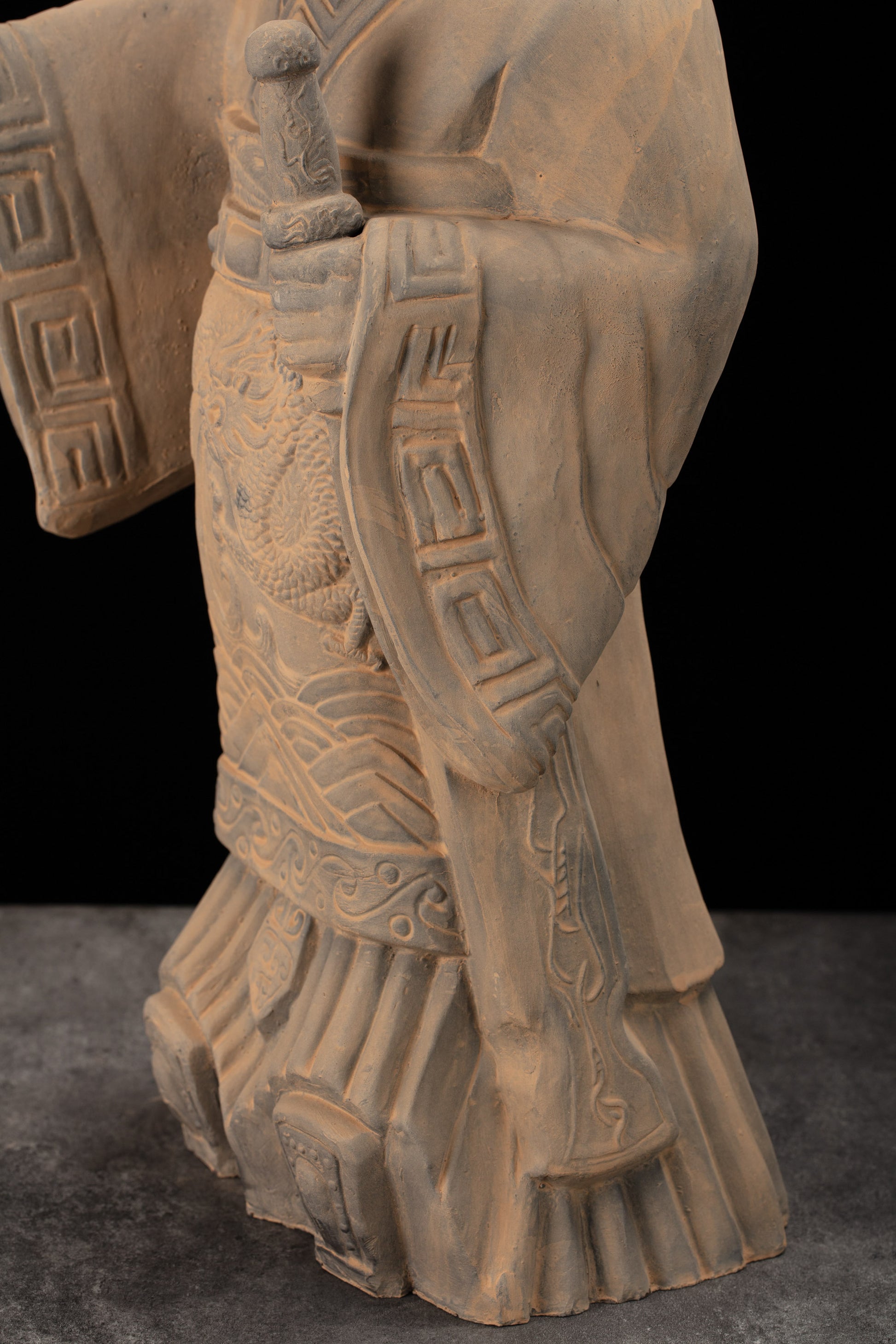 55CM Emperor - CLAYARMY -Detailed view of the weaponry carried by Clayarmy's 55CM Emperor Qin Terracotta Warrior.