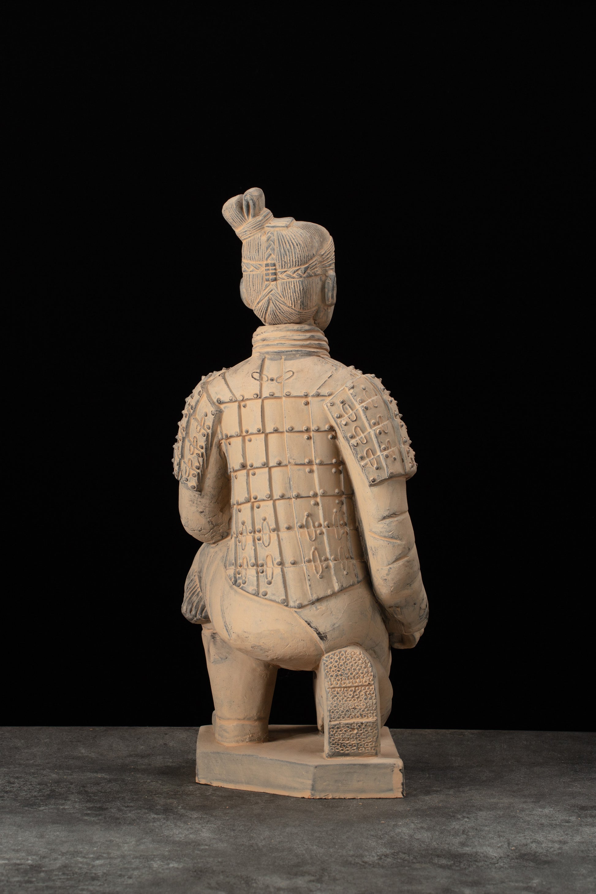 55CM Kneeling Archer - CLAYARMY-Back view focusing on the sculpted robe and accessories with vibrant colors on the 55CM Kneeling Archer.
