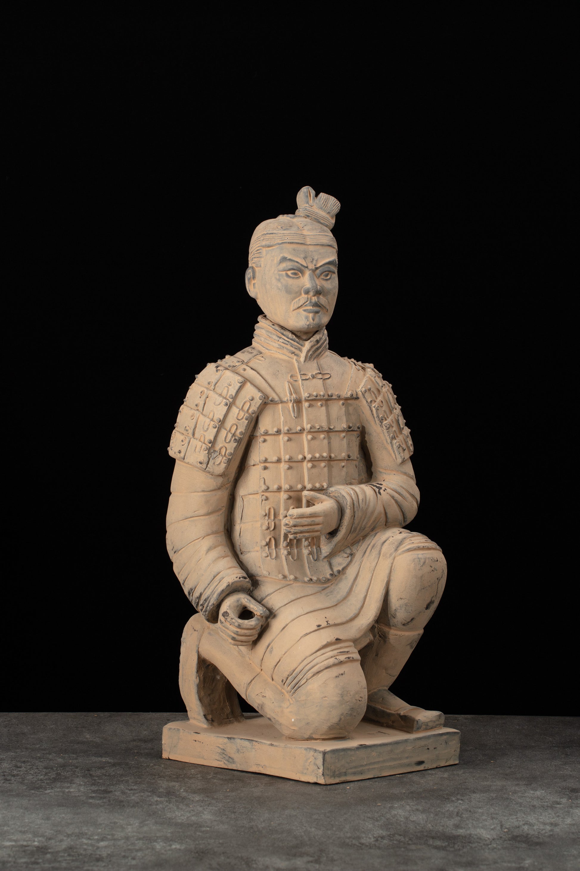 55CM Kneeling Archer - CLAYARMY-Unique angle highlighting the overall composition and craftsmanship of the 55CM Kneeling Archer.