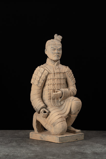 55CM Kneeling Archer - CLAYARMY-Unique angle highlighting the overall composition and craftsmanship of the 55CM Kneeling Archer.