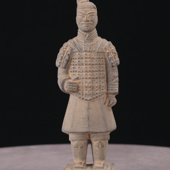 15CM Common Soldier in Dynamic Pose