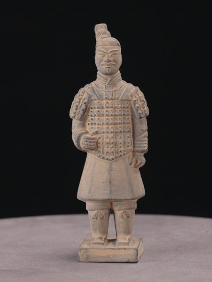 15CM Common Soldier in Dynamic Pose