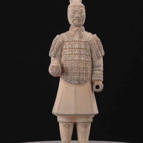 Dynamic angle highlighting the overall artistic posture and features of the 25CM Officer.